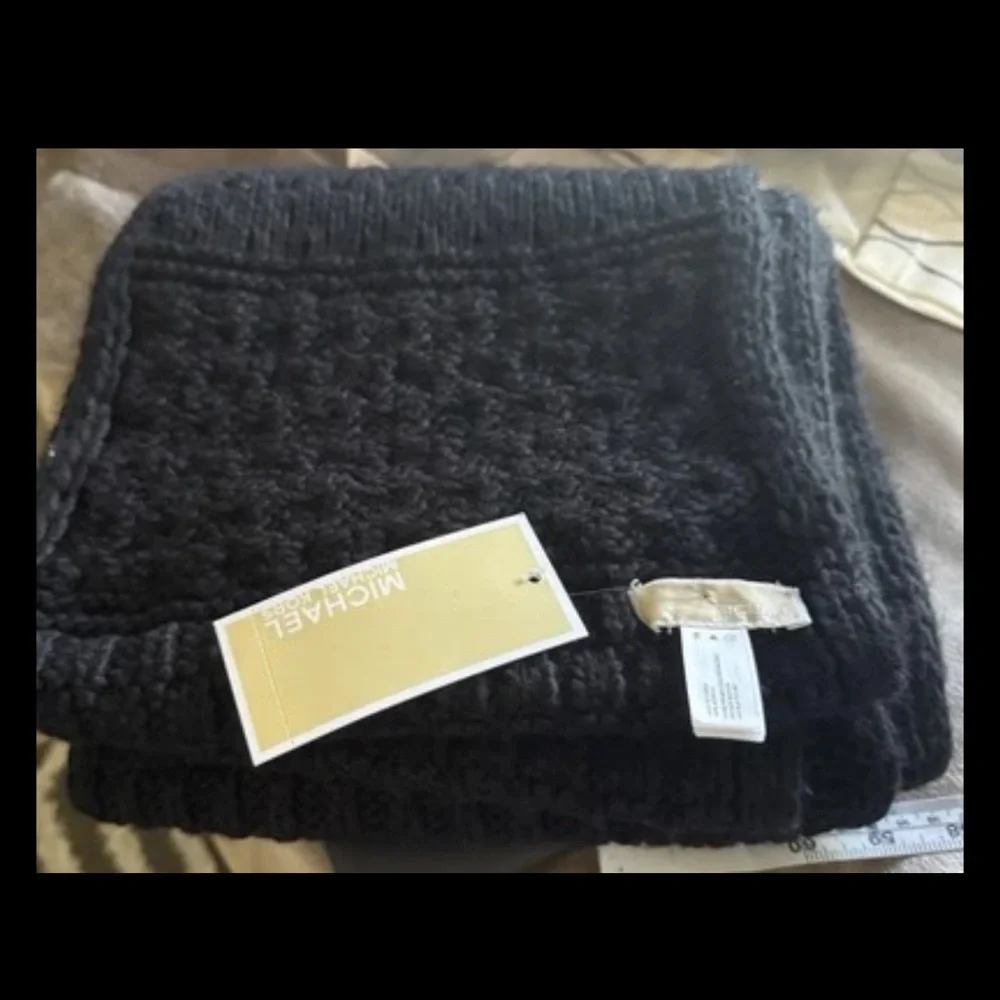 NWT MICHAEL Michael Kors Womens Patchwork Knit Infinity Loop Scarf Black